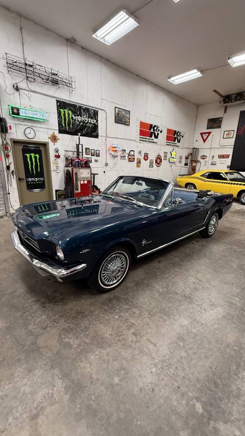 Ford-mustang-convertible-1965-9