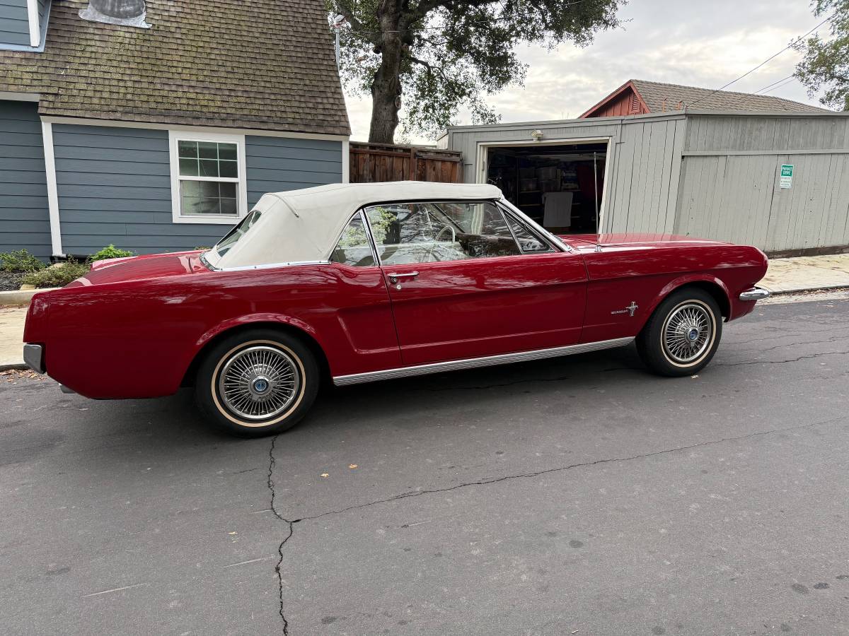 Ford-mustang-convertible-1966-11