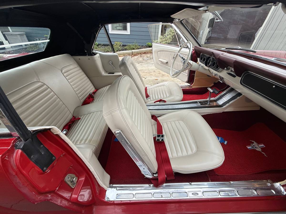 Ford-mustang-convertible-1966-2