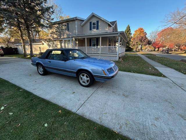 Ford-mustang-convertible-1984-1