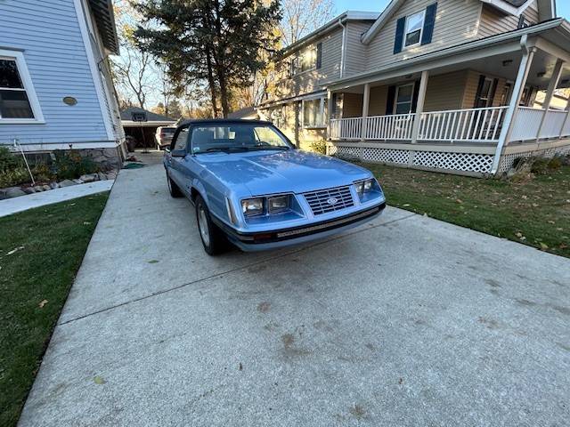 Ford-mustang-convertible-1984-10