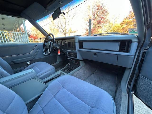 Ford-mustang-convertible-1984-12