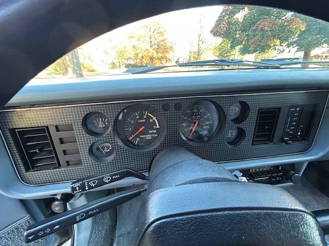 Ford-mustang-convertible-1984-18