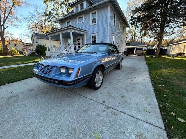 Ford-mustang-convertible-1984-4