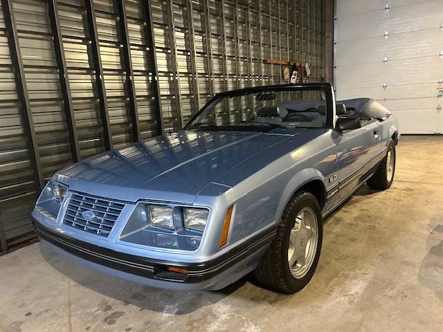 Ford-mustang-convertible-1984