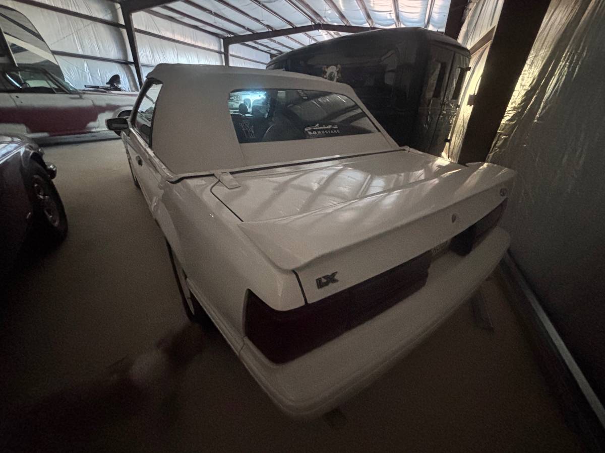 Ford-mustang-convertible-1993-white-10
