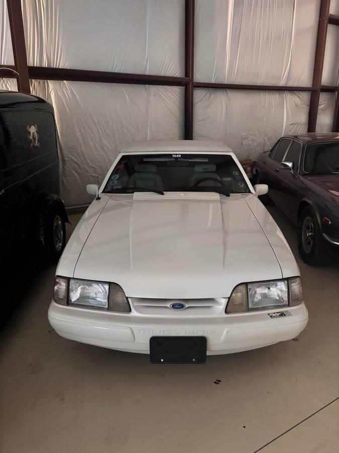 Ford-mustang-convertible-1993-white-11