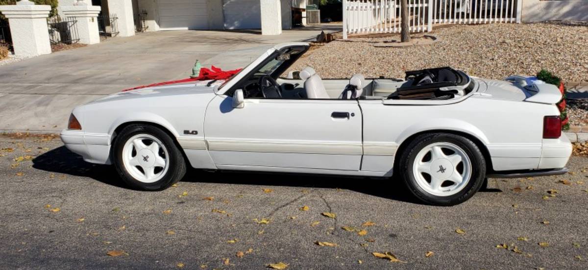 Ford-mustang-convertible-1993-white