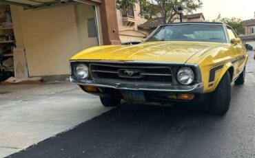 Ford-mustang-fastback-1972-yellow