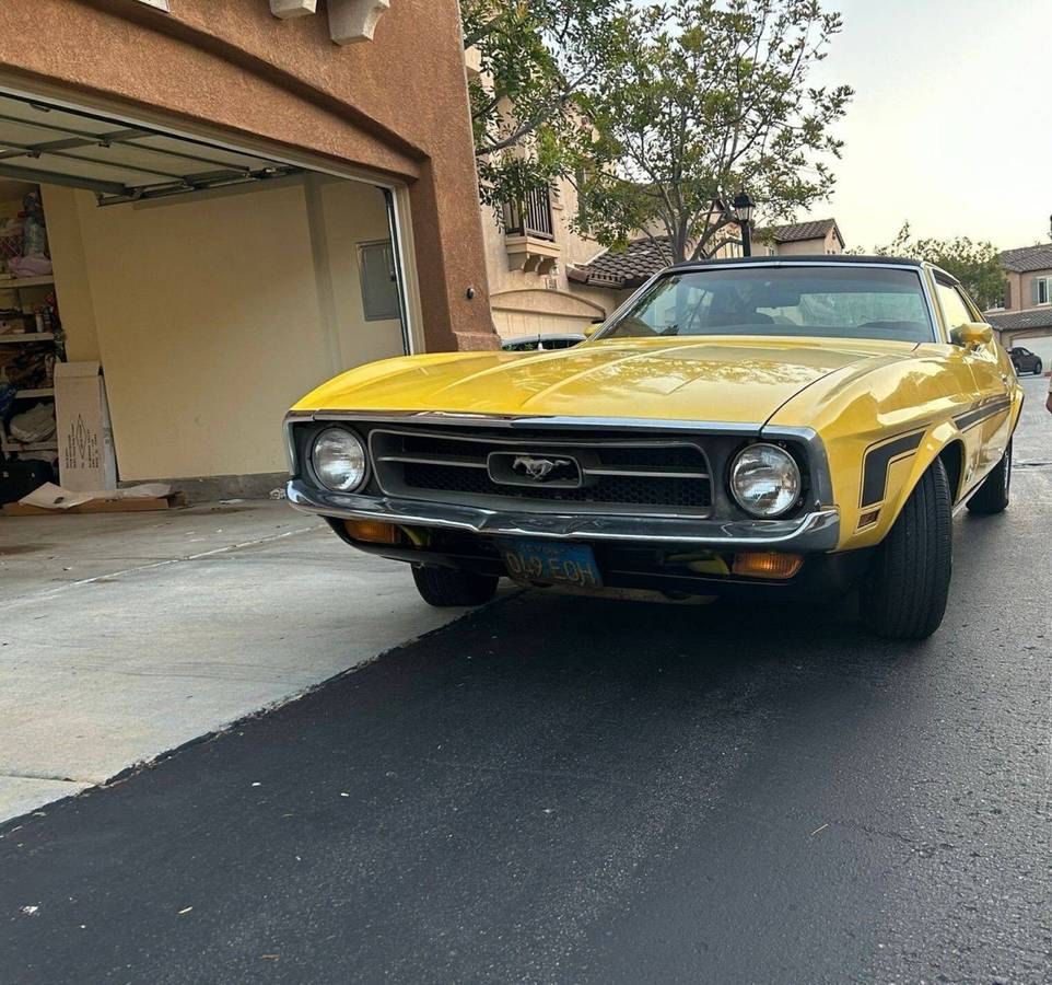 Ford-mustang-fastback-1972-yellow