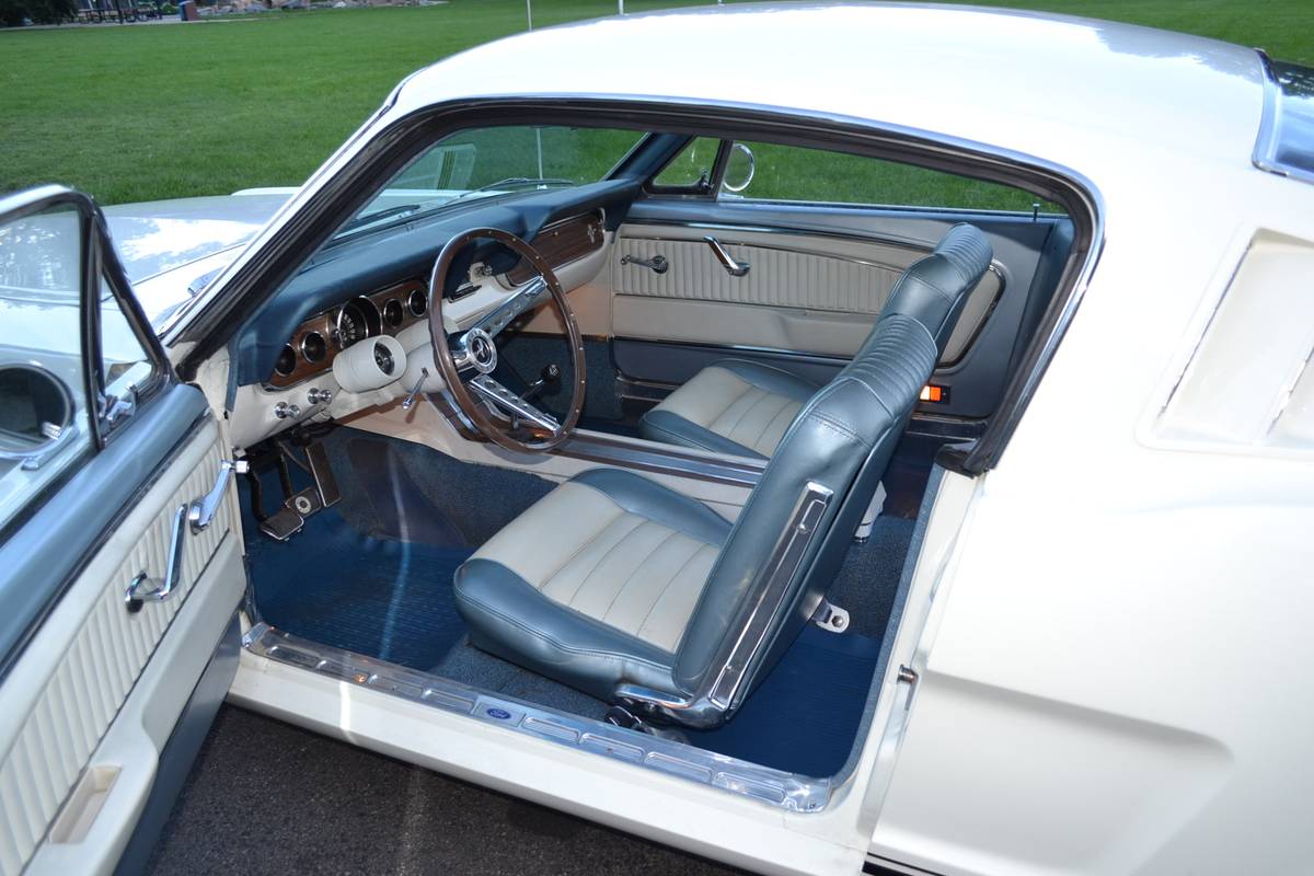 Ford-mustang-gt-1966-white-16