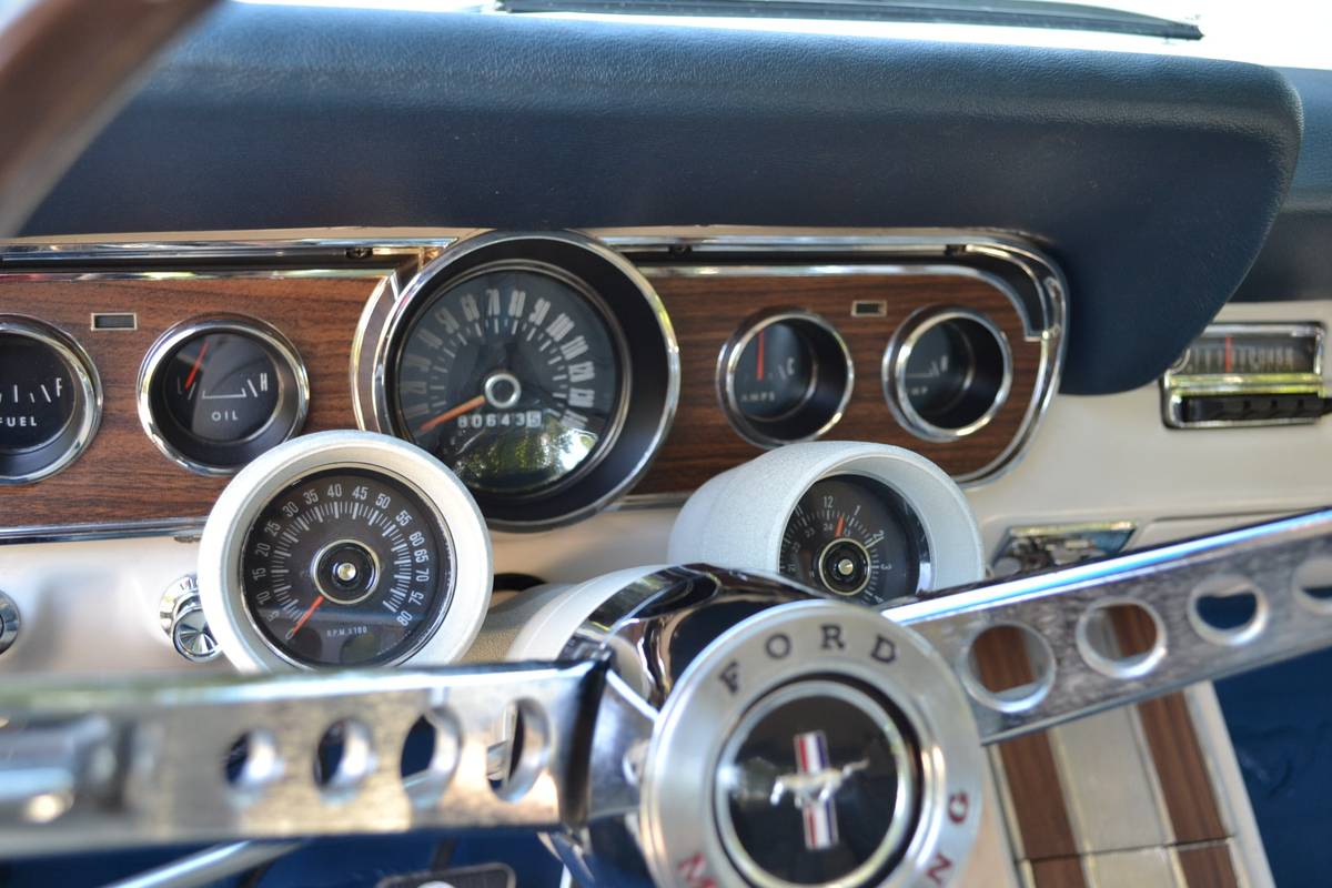 Ford-mustang-gt-1966-white-18