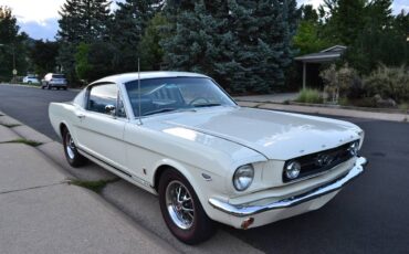 Ford-mustang-gt-1966-white
