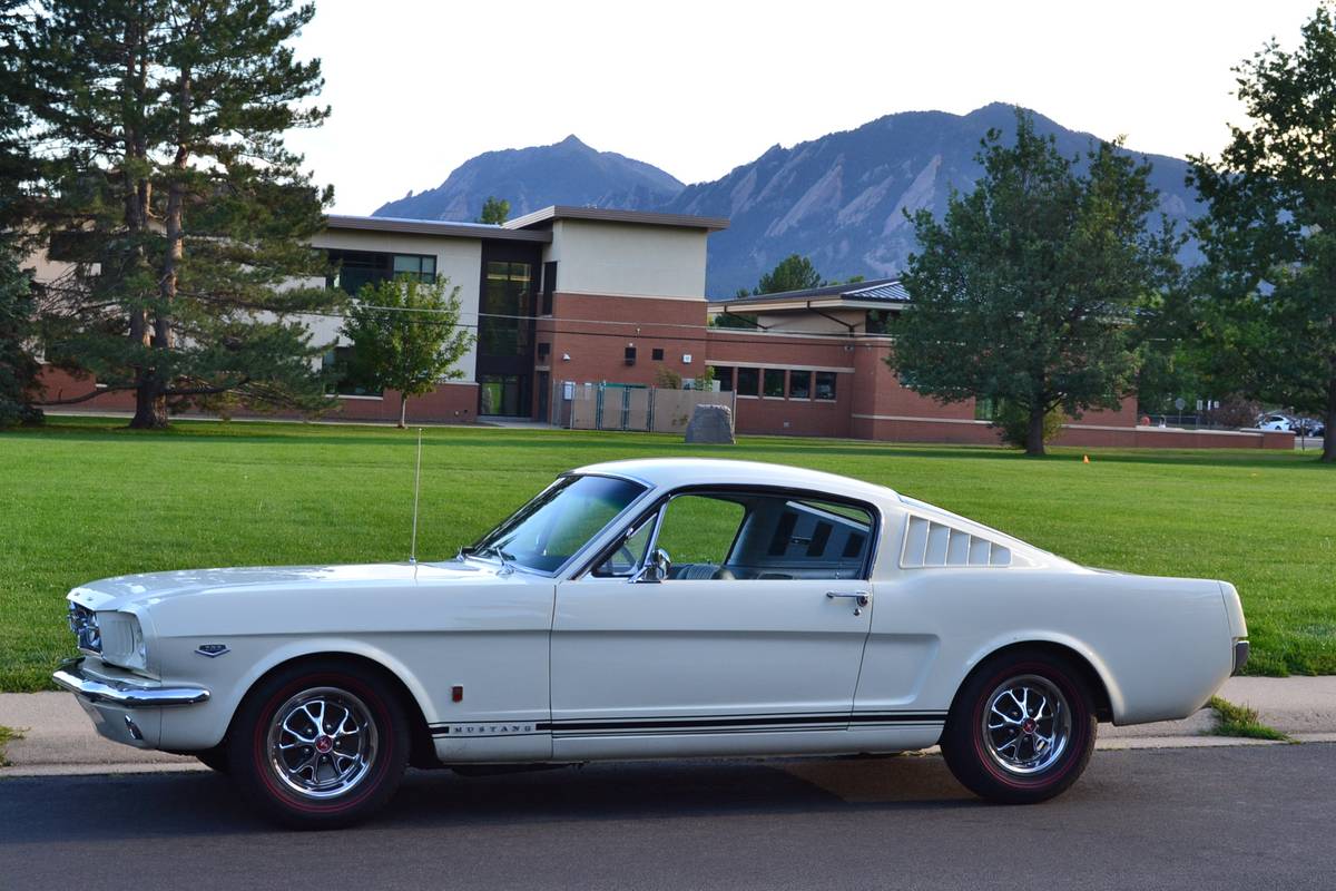 Ford-mustang-gt-1966-white-8