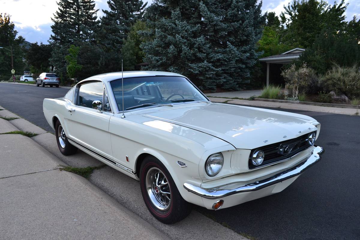 Ford-mustang-gt-1966-white