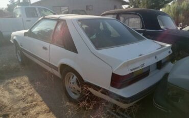 Ford-mustang-gt-1983