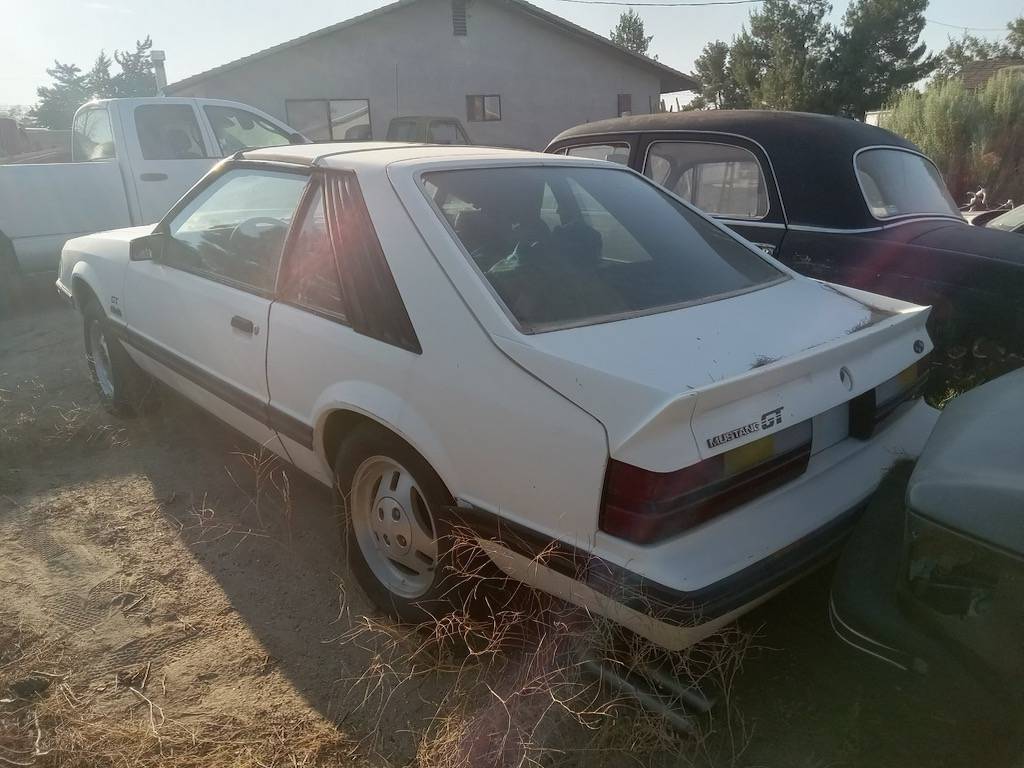 Ford-mustang-gt-1983