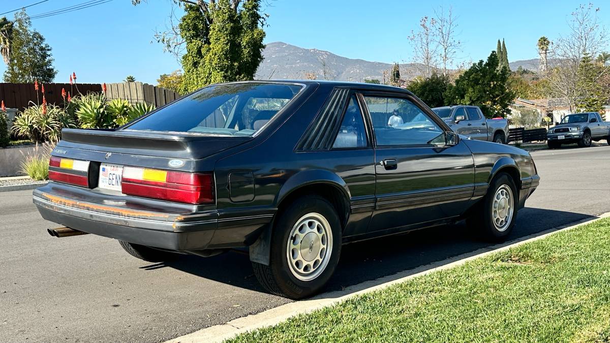 Ford-mustang-gt-1984-grey-1