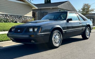 Ford-mustang-gt-1984-grey