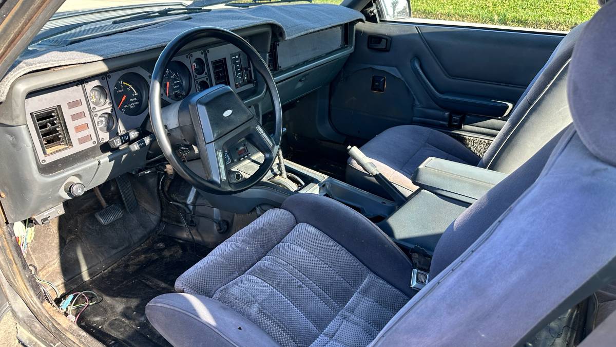 Ford-mustang-gt-1984-grey-4