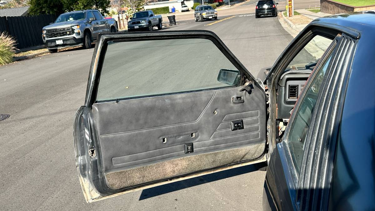 Ford-mustang-gt-1984-grey-7