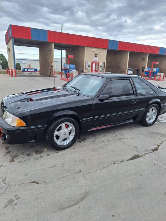 Ford-mustang-gt-1990-black