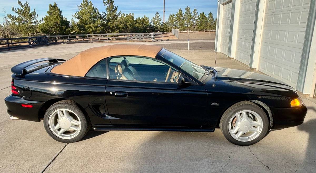 Ford-mustang-gt-1994-black-1