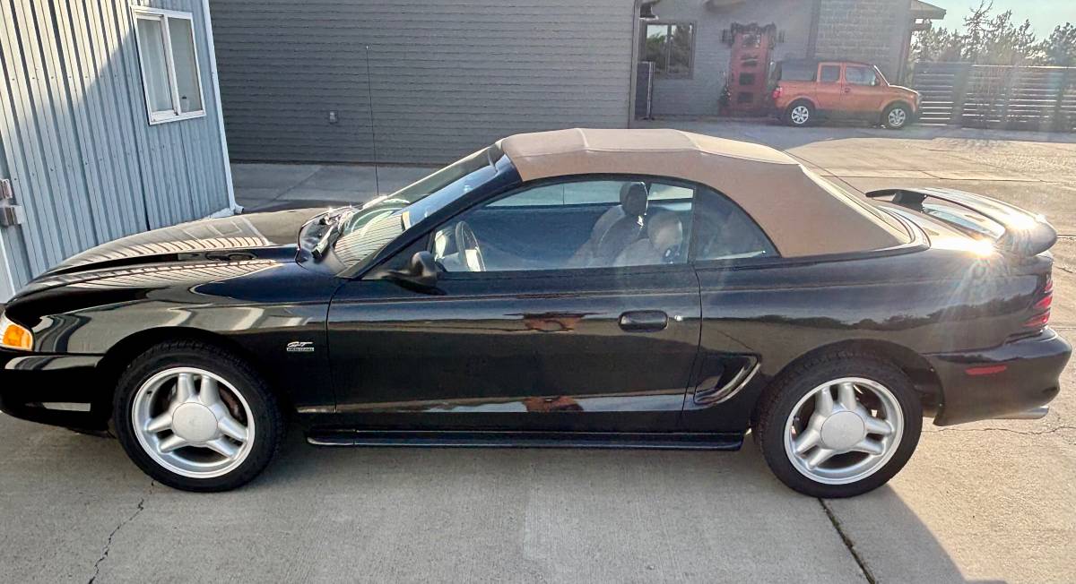 Ford-mustang-gt-1994-black