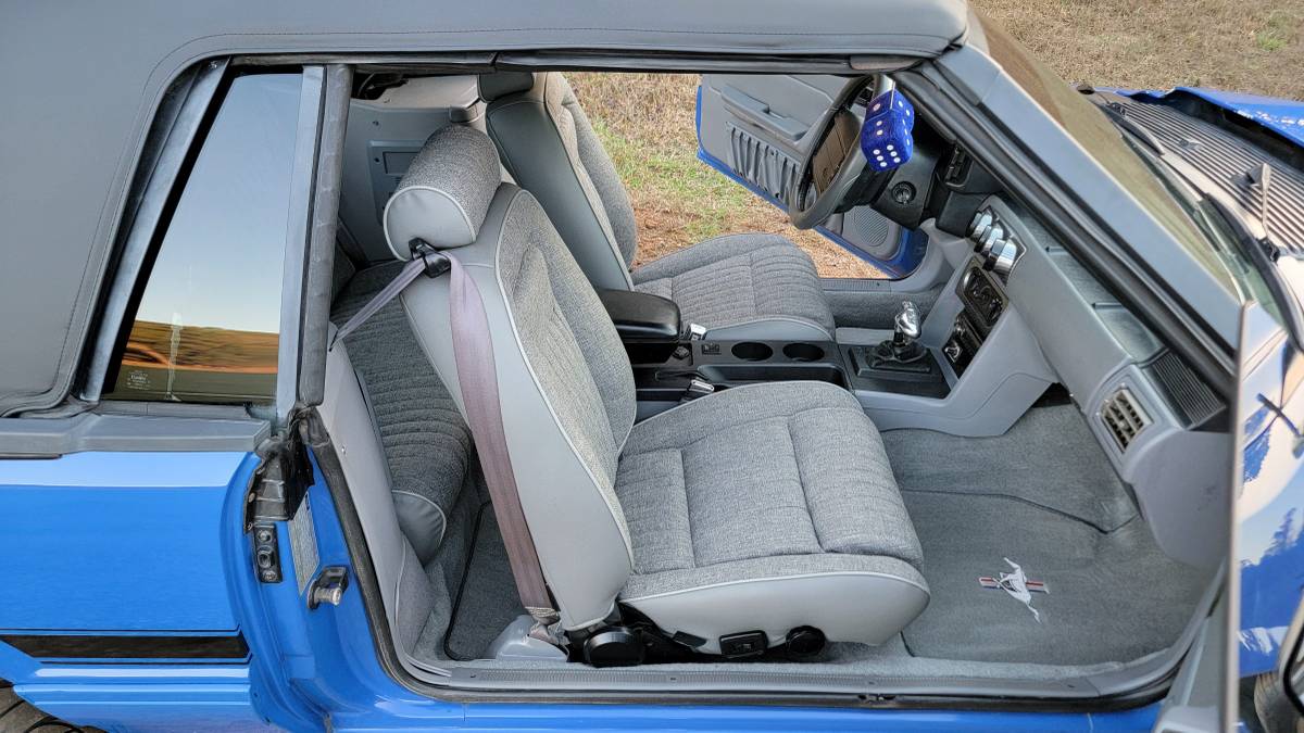 Ford-mustang-gt-convertible-1993-blue-11