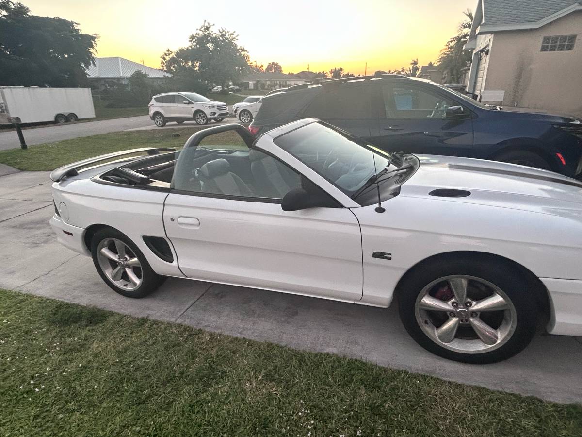 Ford-mustang-gt-convertible-1995-white-7