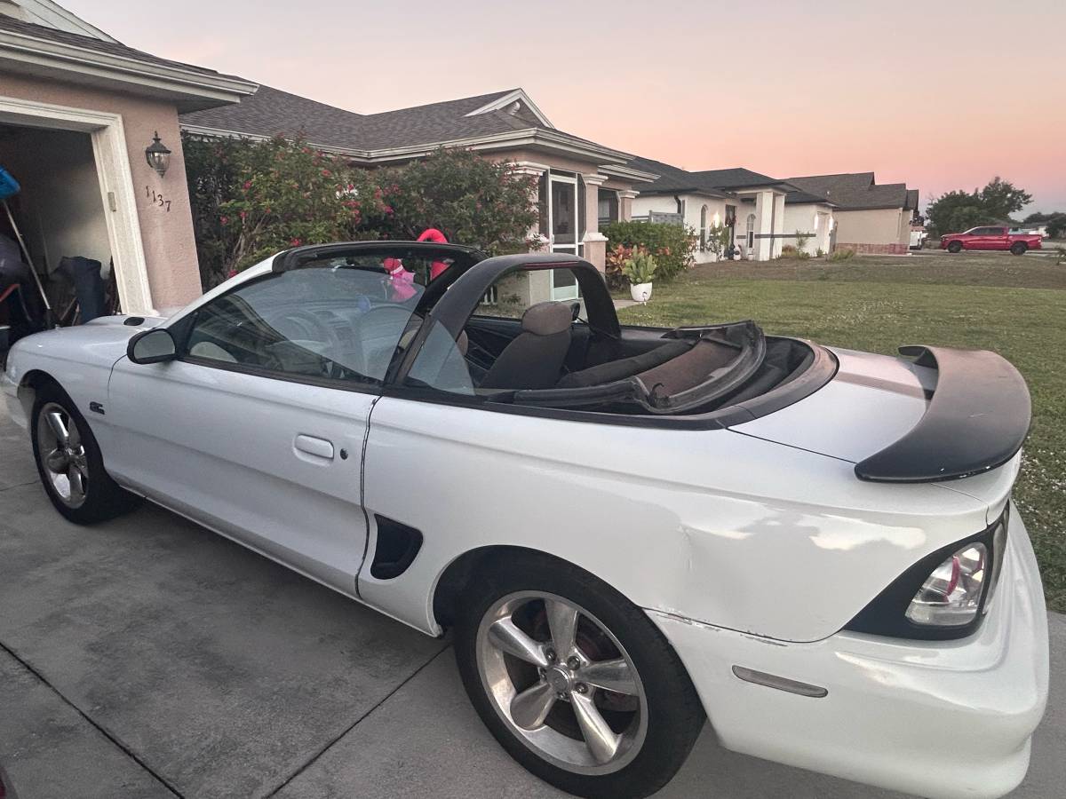 Ford-mustang-gt-convertible-1995-white-9