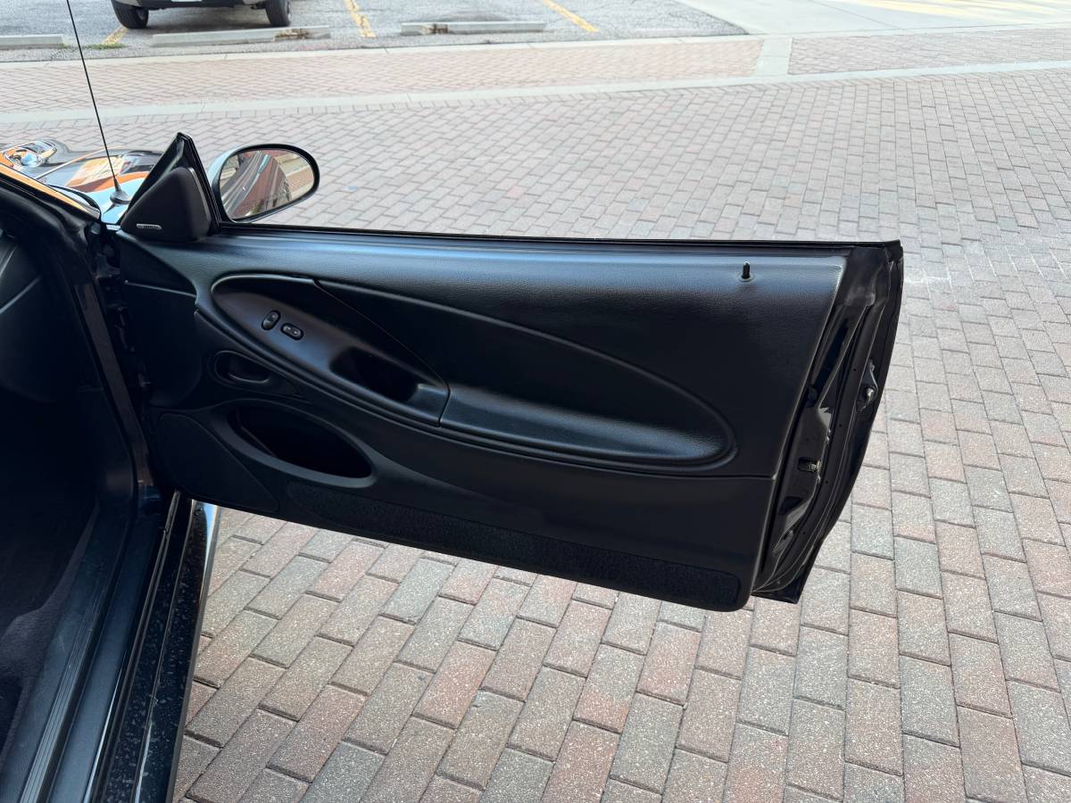 Ford-mustang-gt-convertible-1996-black-10