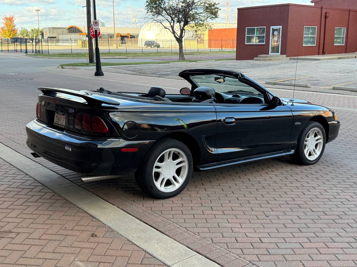 Ford-mustang-gt-convertible-1996-black-14