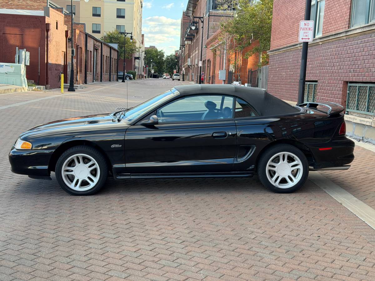 Ford-mustang-gt-convertible-1996-black-15