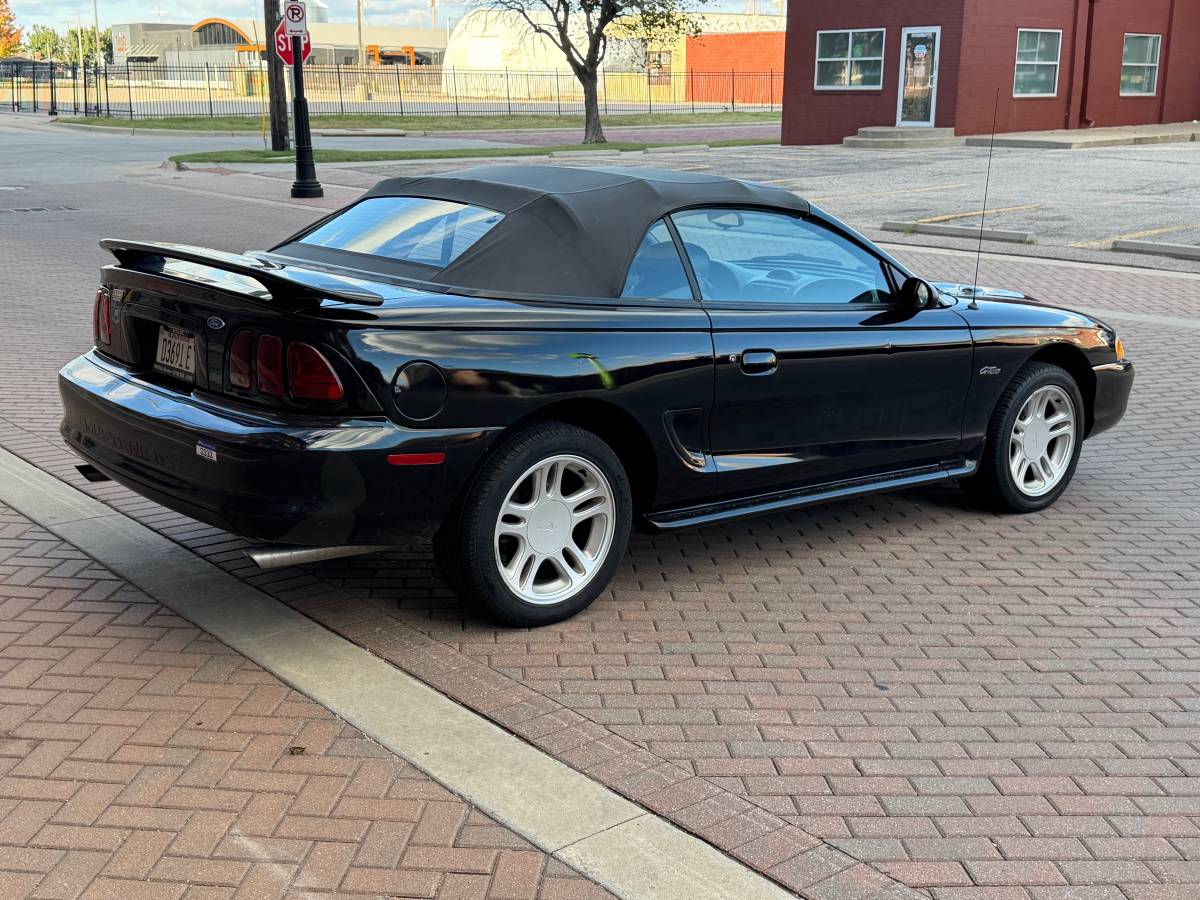 Ford-mustang-gt-convertible-1996-black-16