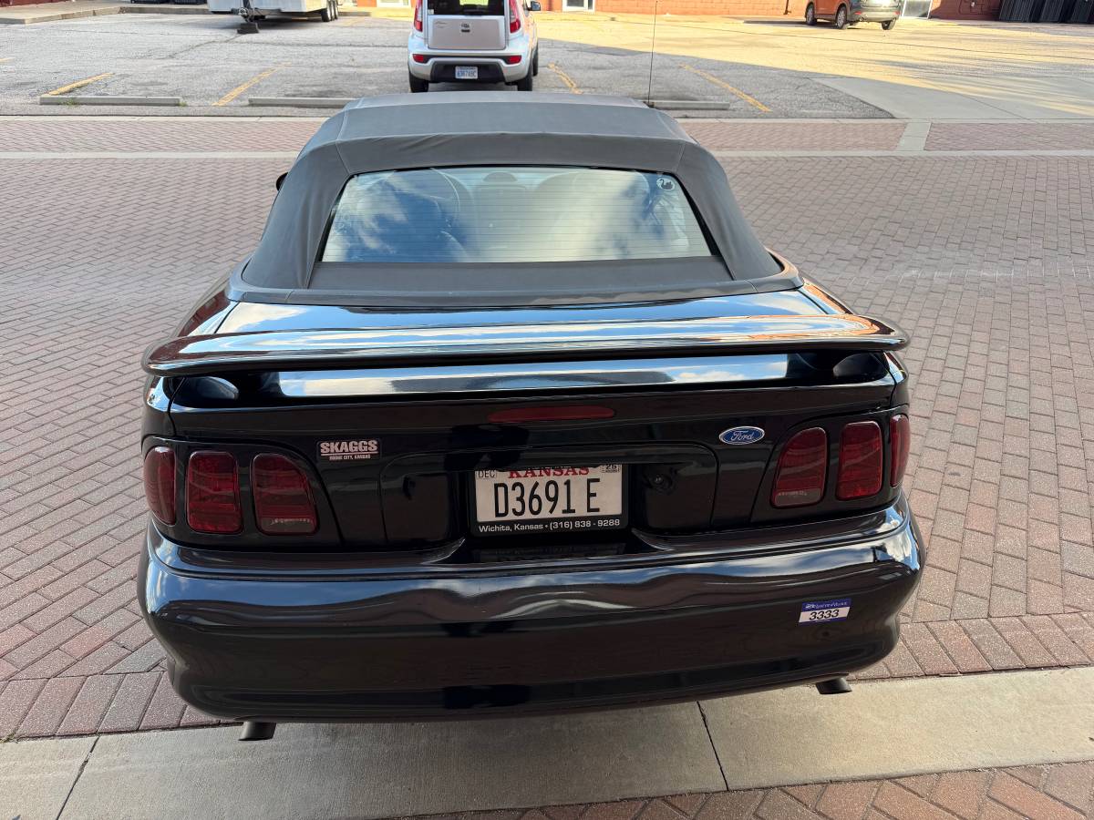 Ford-mustang-gt-convertible-1996-black-17