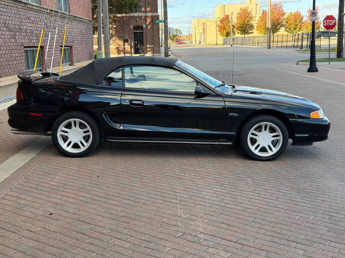 Ford-mustang-gt-convertible-1996-black-19