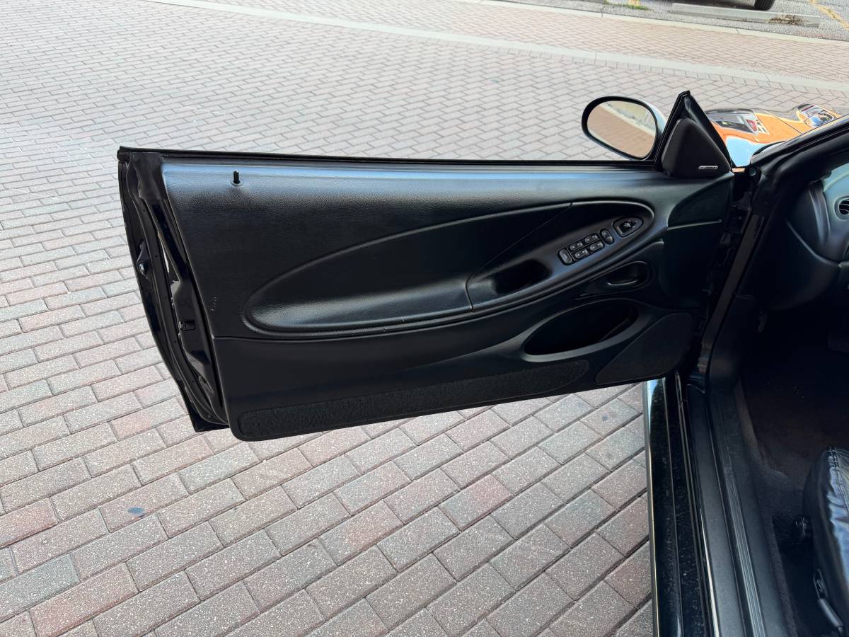 Ford-mustang-gt-convertible-1996-black-20