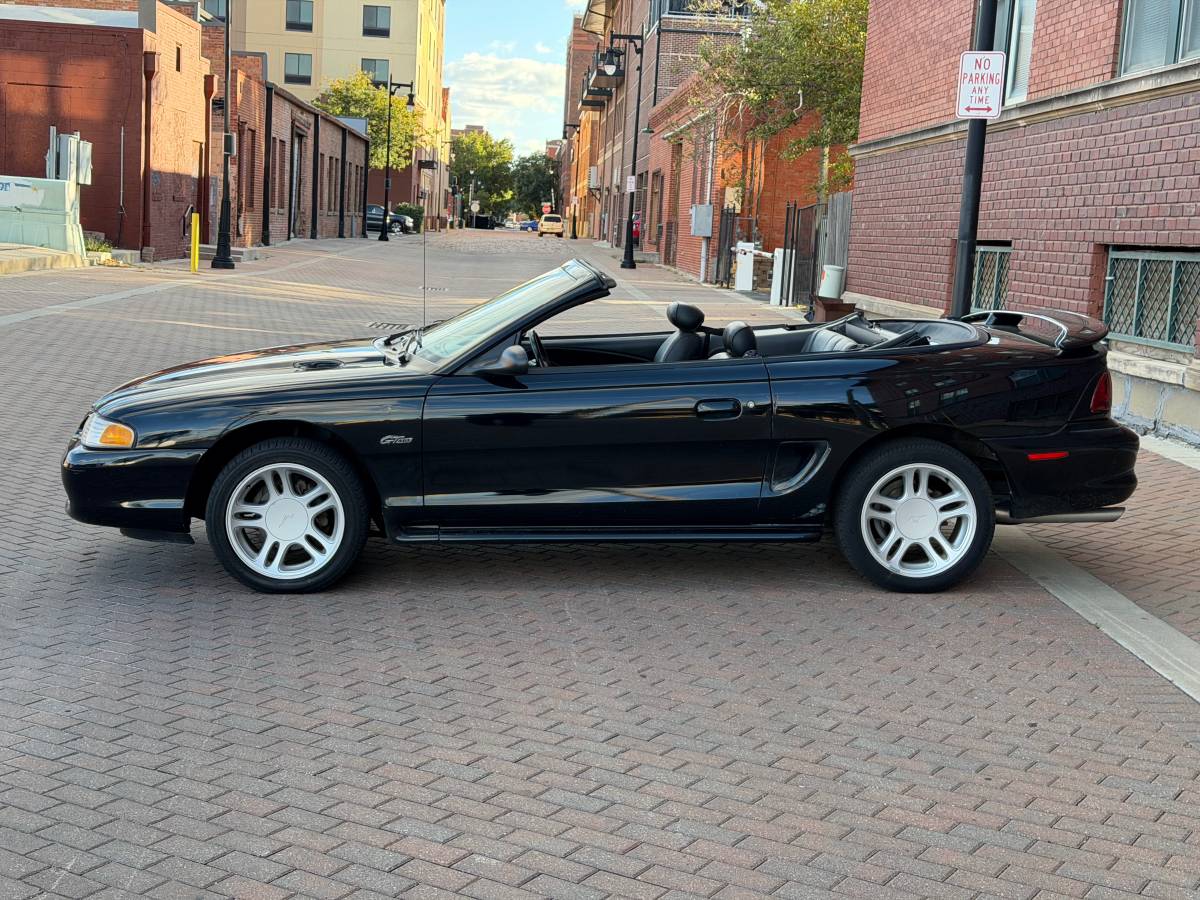 Ford-mustang-gt-convertible-1996-black-7