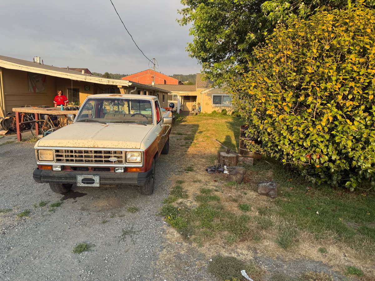 Ford-ranger-1984-white-1
