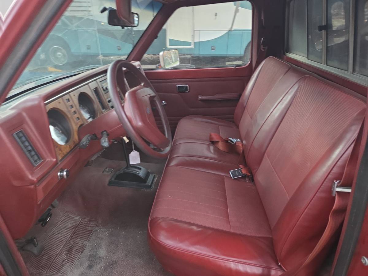 Ford-ranger-1985-white-1