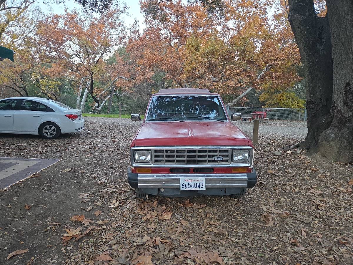 Ford-ranger-1985-white-2