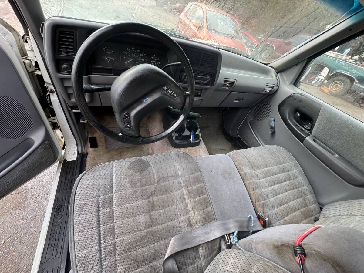 Ford-ranger-1994-white-3