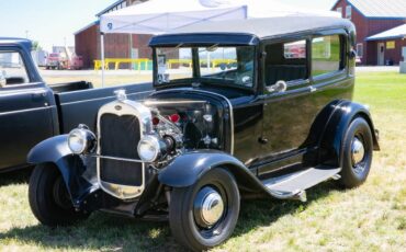 Ford-sedan-1930-black-1