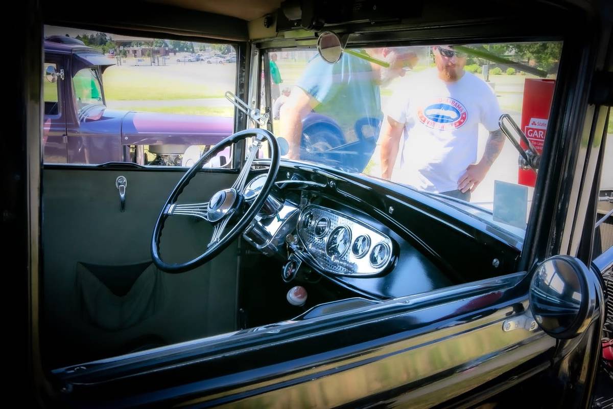 Ford-sedan-1930-black-16