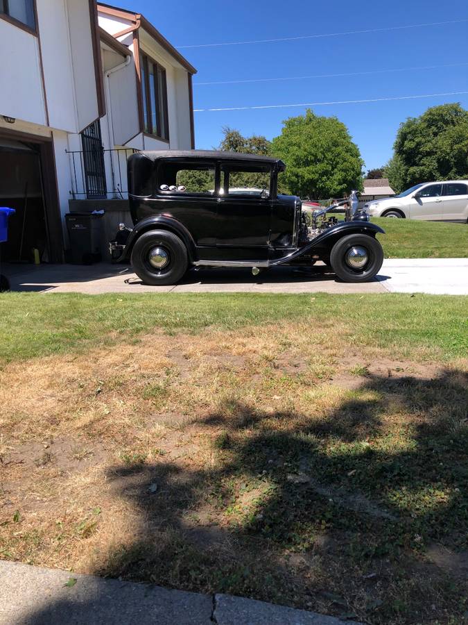Ford-sedan-1930-black-2