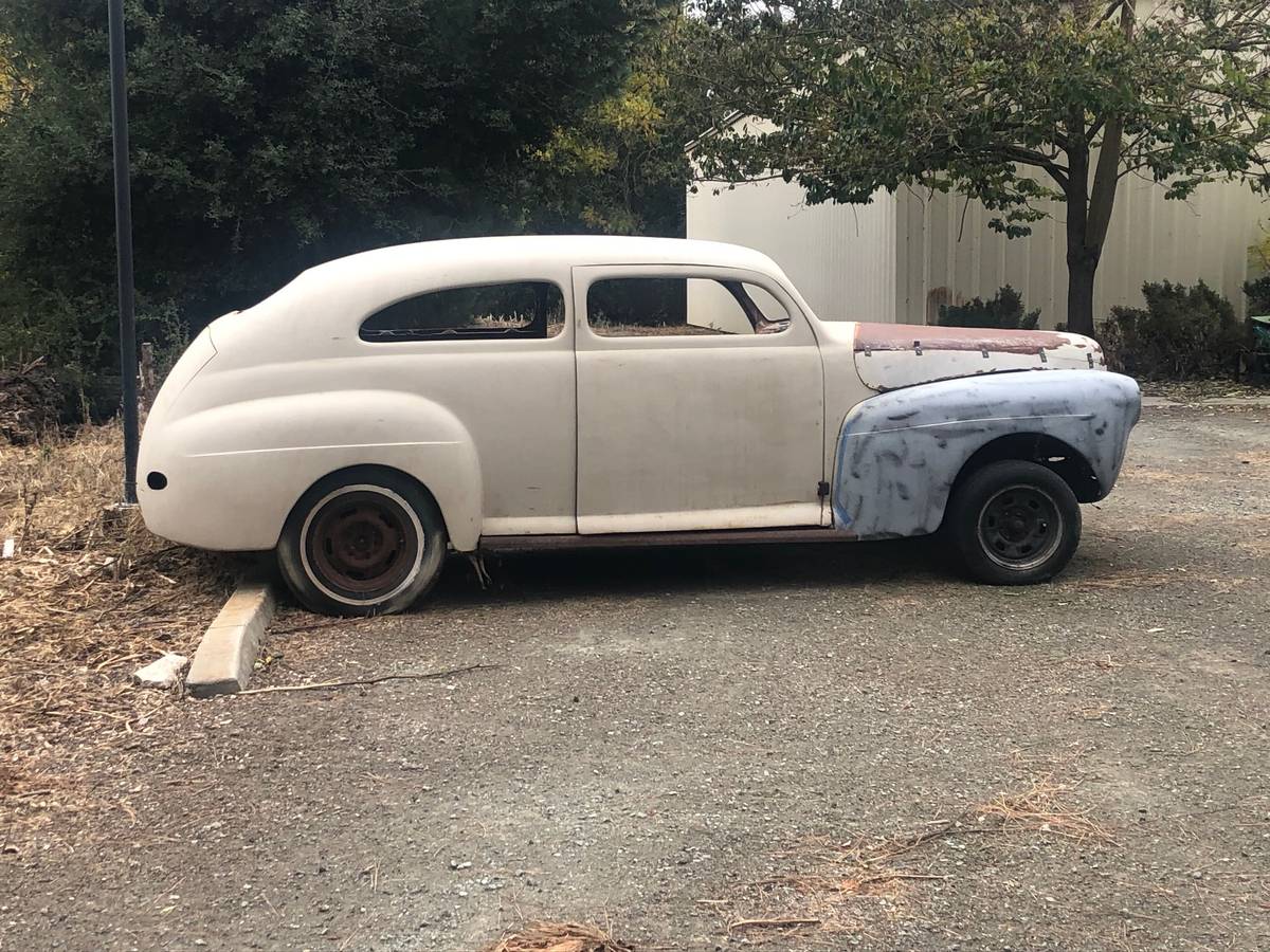 Ford-sedan-1941-yellow-1