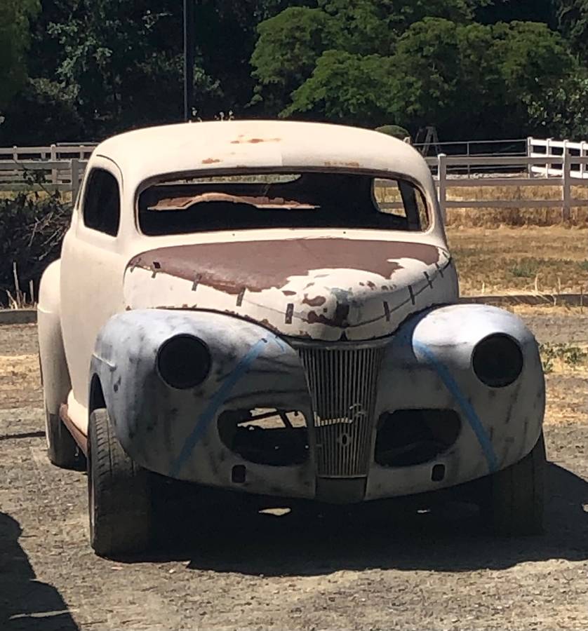 Ford-sedan-1941-yellow