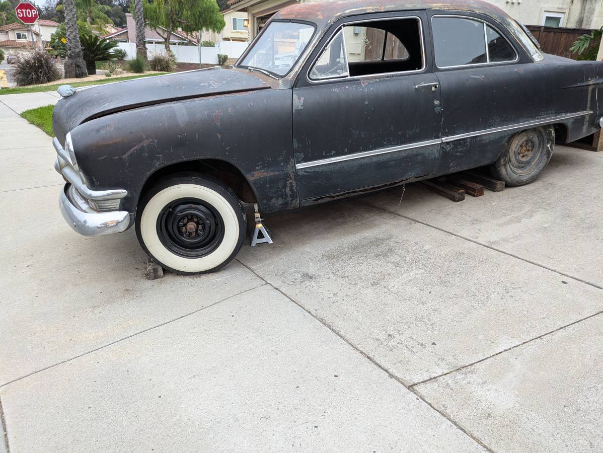 Ford-sedan-1950-black-2