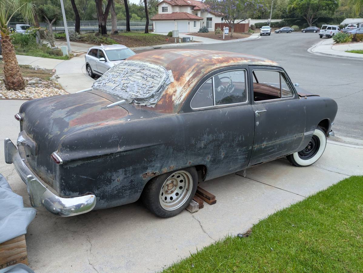 Ford-sedan-1950-black-6